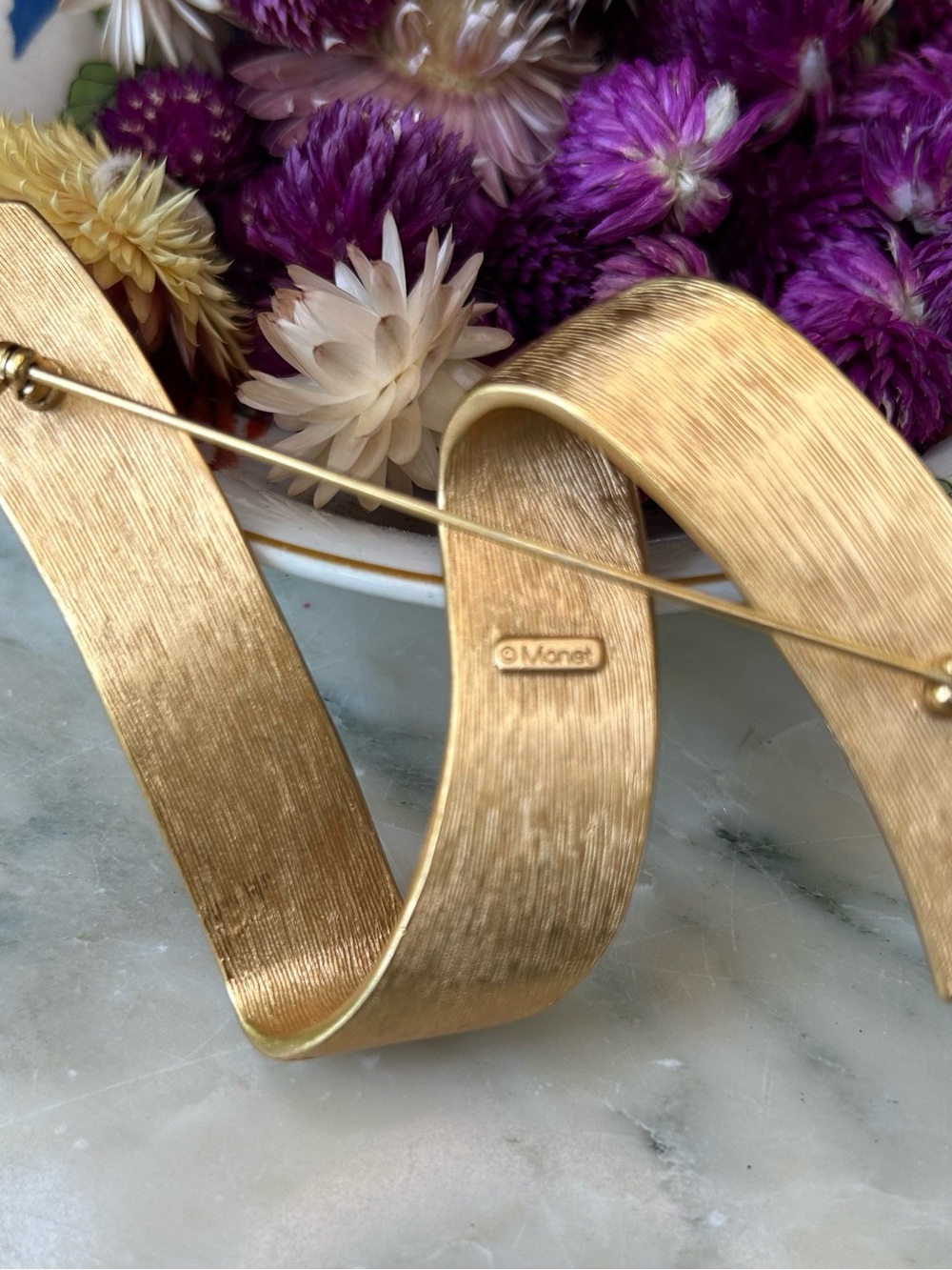 Monet Gold Ribbon Brooch - Picture 4 of 6